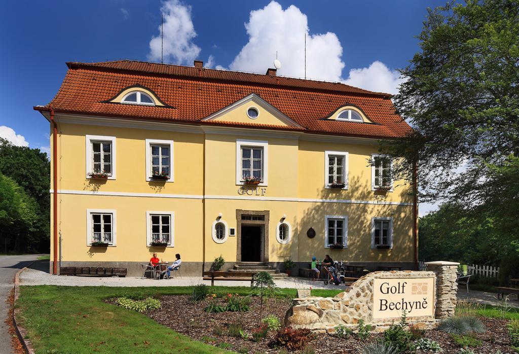 Penzion Cernicka Obora Bechyně Buitenkant foto